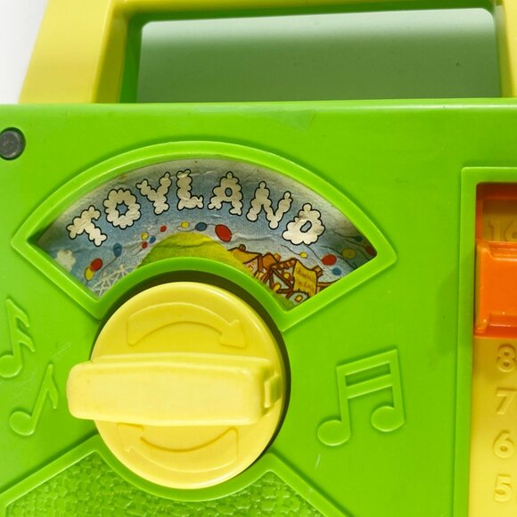 Vtg 1983 Fisher Price Toyland Musical Wind Up Radio Toy 795 Green 80s - Picture 3 of 10
